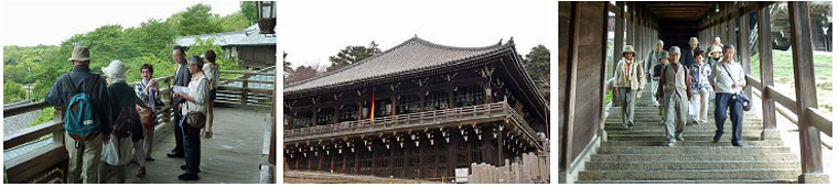 左、二月堂から奈良市内を眺望する皆さん、二月堂、二月堂の参拝を終えて階段を降りる皆さん